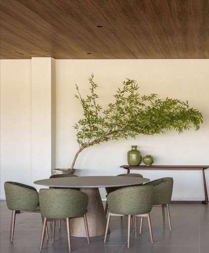mesa de jantar, cadeiras de jantar e decoração vendidas pela loja Decore Bem Móveis em Novo Hamburgo