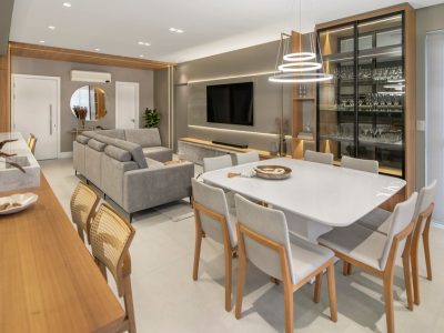 Apartamento decorado em Campo Bom com sofá, mesa de jantar e cadeiras da Loja Decore Bem móveis.